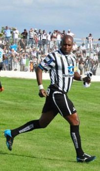 Thiago Messias atuando pelo Treze F C