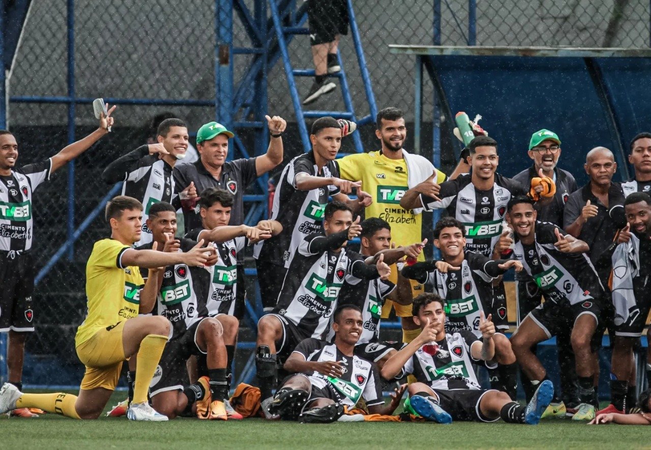 Tiquinho se acerta com grande clube brasileiro e define onde vai jogar até  2025 - SóEsporte