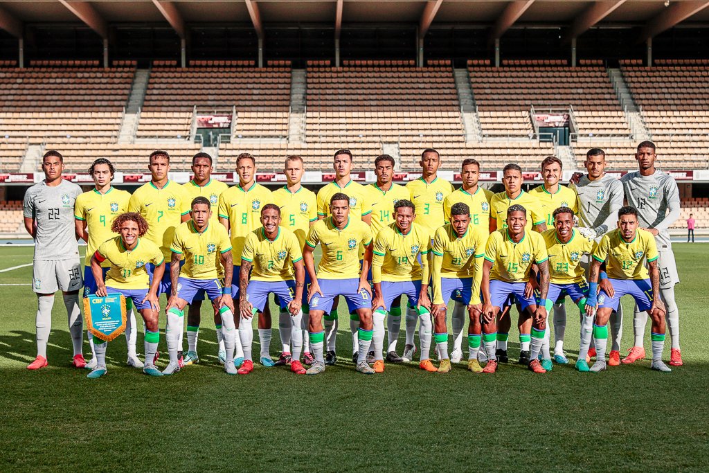 City usa titulares, sofre no fim e empata último jogo antes do Mundial